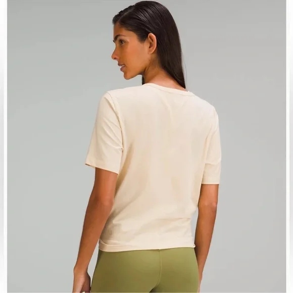 Lululemon Crescent Knot Twist Front Tee Cream Size 6 - Picture 2 of 5